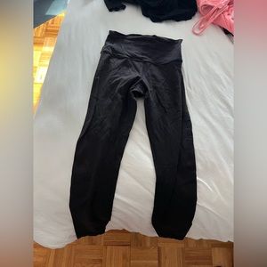 Lululemon Wunder Under black leggings